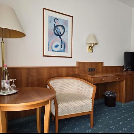 Pension De Lux Königsbrunn Buitenkant foto